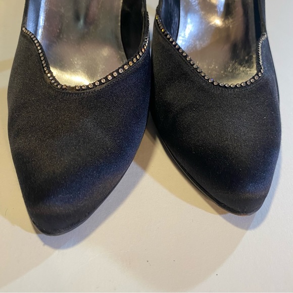 Stuart Weitzman for Martinique SZ 9 1/2 GUC black satin pumps,see pic has flaw - Picture 9 of 10